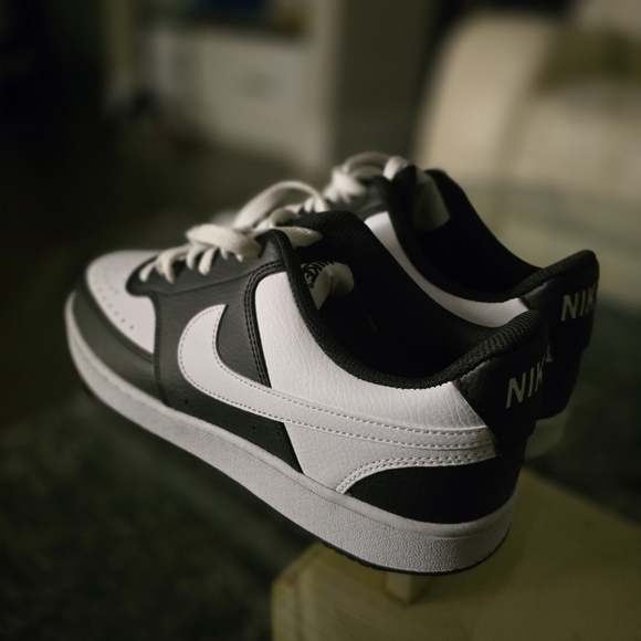 Nike Men's Black and White Sneakers - Picture 5 of 16